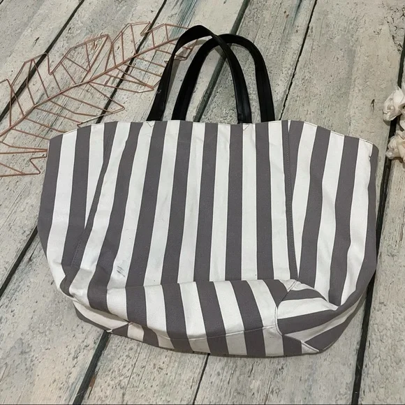 Victoria’s Secret tote beach bag large grey white striped black pocket summer - Picture 6 of 7